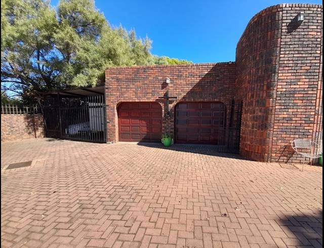 4 BEDROOM HOUSE FOR SALE IN MEYERTON EXT 6